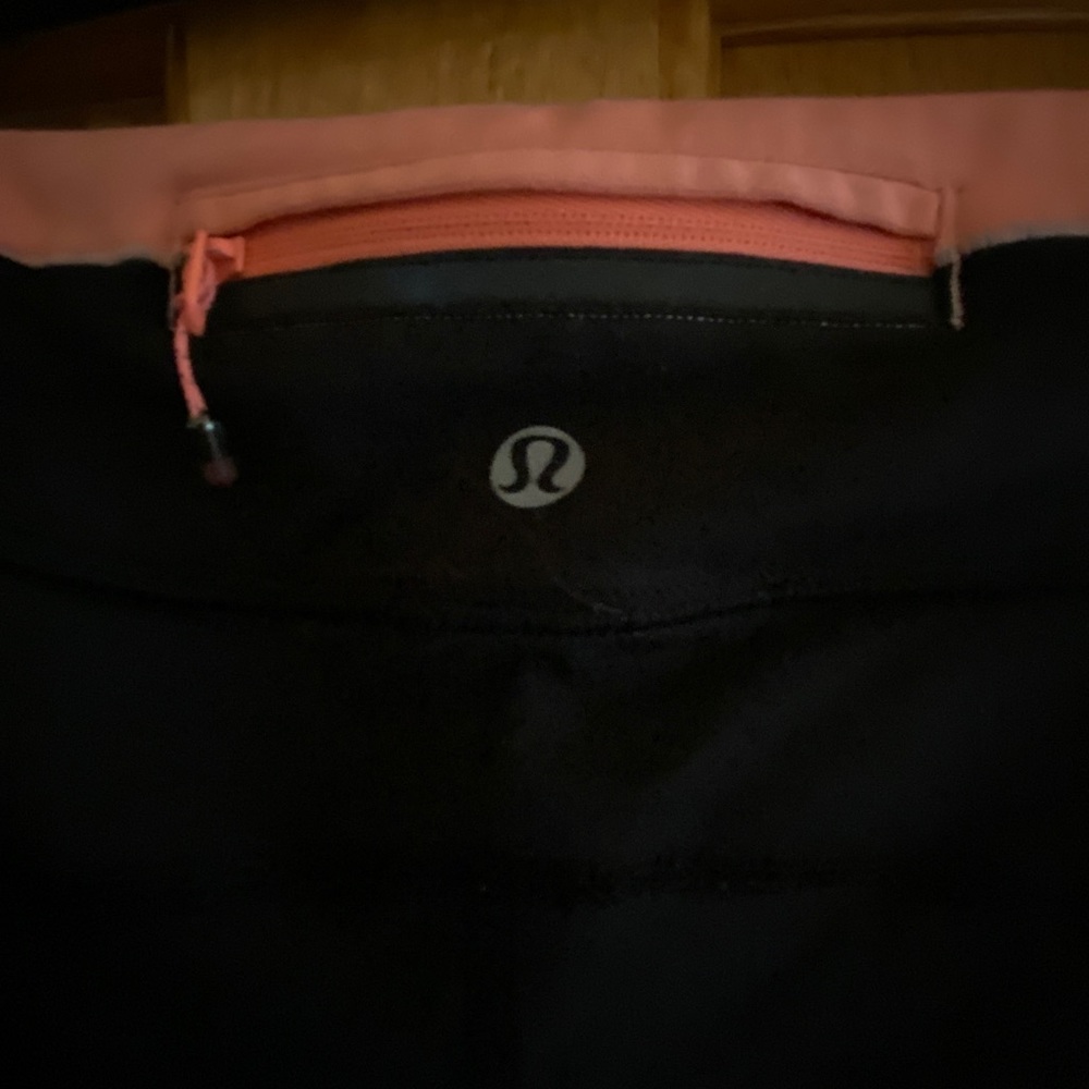Lululemon Ladies leggings - Black w/peach stripe and waistband- Size 6 - Picture 4 of 8